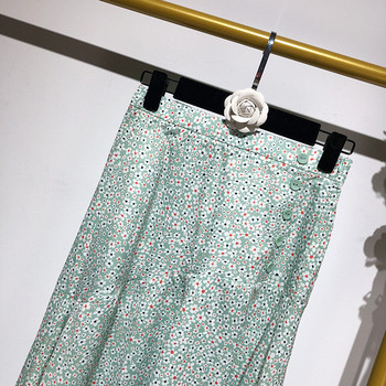 Hosszú, széles szoknya virágmintával