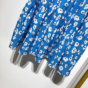 Hosszú, széles szoknya kék és virágmintával