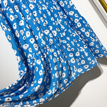 Hosszú, széles szoknya kék és virágmintával