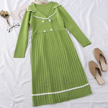 Vékony kötésből készült stílusos női ruha többféle színben