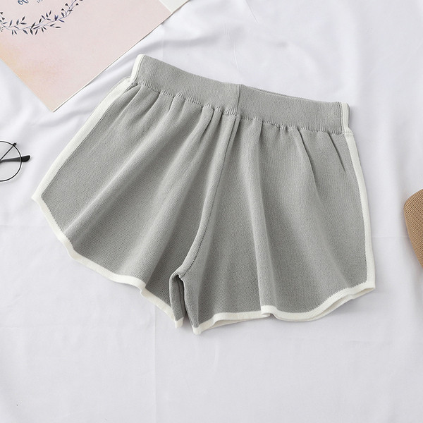 Alkalmi női rövidnadrág négy színben