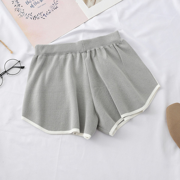 Alkalmi női rövidnadrág négy színben