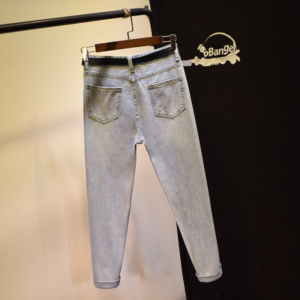 Aktuális női farmer szakadt motívumokkal, díszítőgyöngyökkel