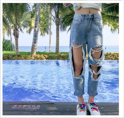 Női alkalmi farmernadrág standard derékkal, szakadt motívumokkal