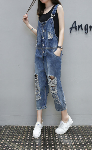 Lezser női farmer overál szakadt motívumokkal