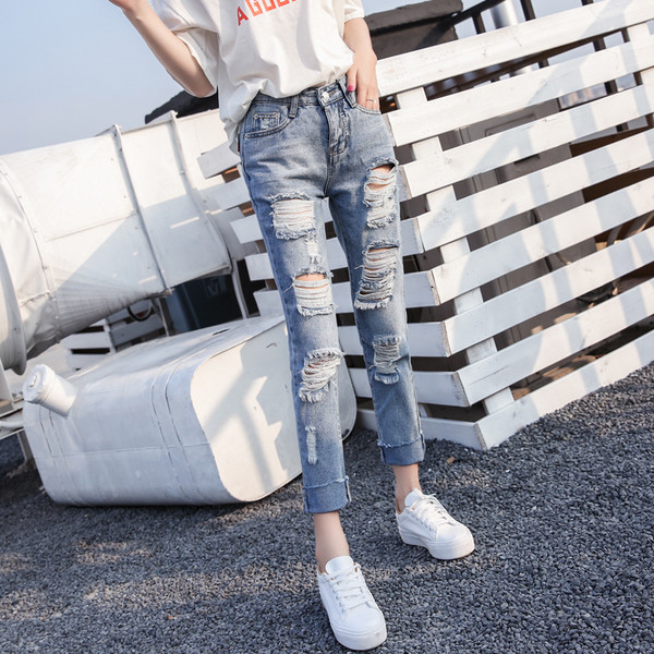 Női alkalmi farmernadrág standard derékkal, szakadt motívumokkal