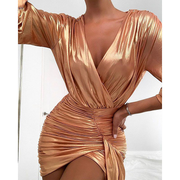 Stílusos női ruha mély nyakkivágással és hosszú ujjakkal, két színben