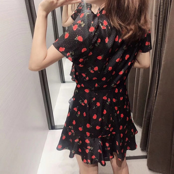 Új modell aktuális női ruha virágos motívumokkal, fekete színben