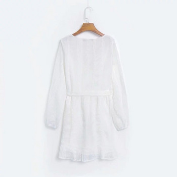 Modern női ruha fehér övvel