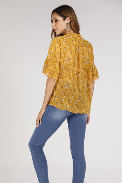 Alkalmi női póló nyakkendővel, virágmintával