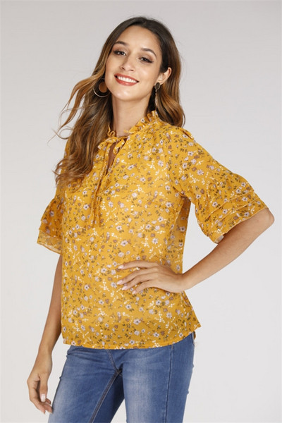 Alkalmi női póló nyakkendővel, virágmintával