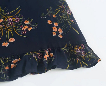 Stílusos női ruha fekete pántokkal