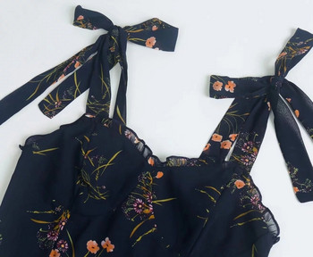 Stílusos női ruha fekete pántokkal