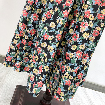 Hosszú, modern ruha hosszú ujjal és virágmintával