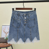 Női farmerszoknya zsebekkel és csipke elemmel