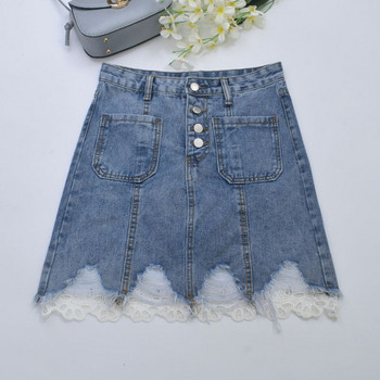 Női farmerszoknya zsebekkel és csipke elemmel