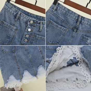 Női farmerszoknya zsebekkel és csipke elemmel