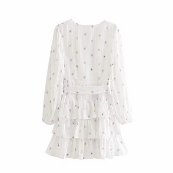 Modern női ruha övvel és V-nyakú fehér színben