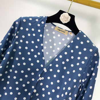 V-nyakú, hosszú ujjú női ruha