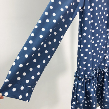 V-nyakú, hosszú ujjú női ruha