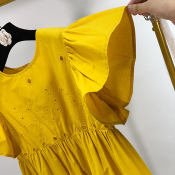 Rövid női ruha sárga hímzéssel