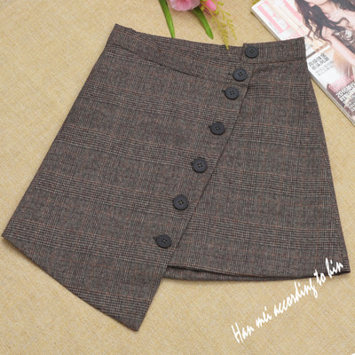 Női szoknya aszimmetrikus modell több színben gombokkal