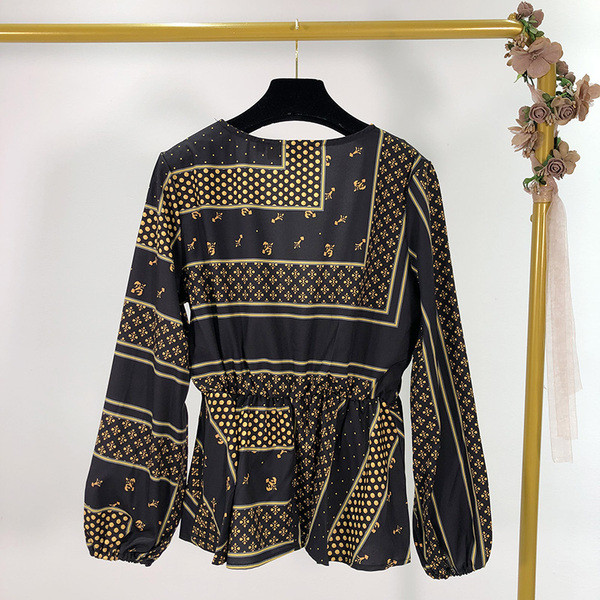 Női blúz mély V-nyakkal és hosszú ujjal