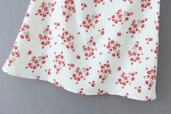 Modern női ruha rövid ujjú fehér színben