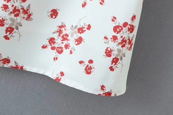 Modern női ruha rövid ujjú fehér színben