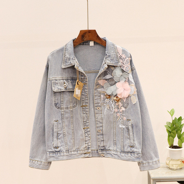 Új modell női farmerdzseki 3D elemekkel, élénk színekben