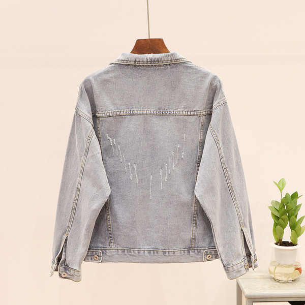 Új modell női farmerdzseki 3D elemekkel, élénk színekben