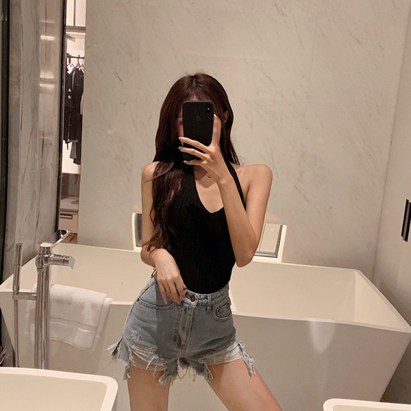 Női alkalmi rövidnadrág szakadt motívumokkal