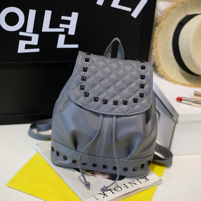 Hétköznapi női hátizsák fém elemekkel több színben