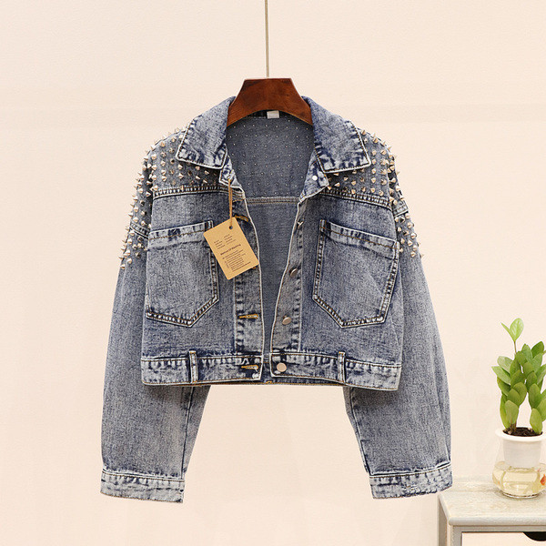 Geaca de dama din denim cu elemente metalice in culori deschise si inchise