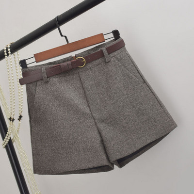 Pantaloni scurti de dama cu curea in mai multe culori