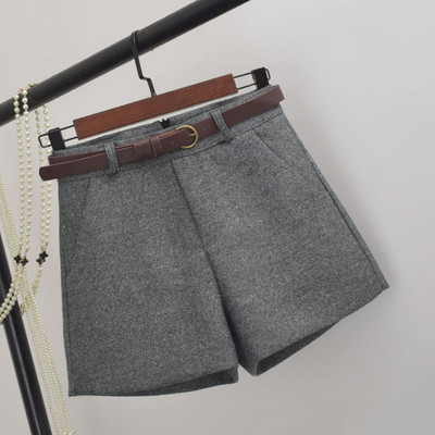 Pantaloni scurti de dama cu curea in mai multe culori