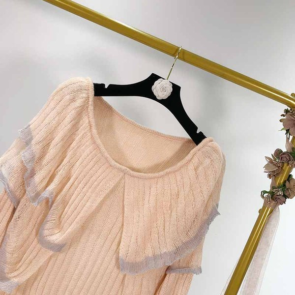 Vékony kötésből készült női blúz