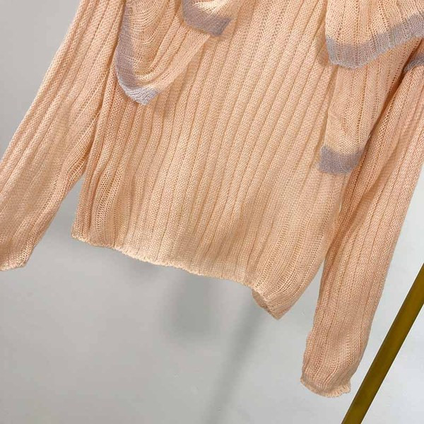 Vékony kötésből készült női blúz