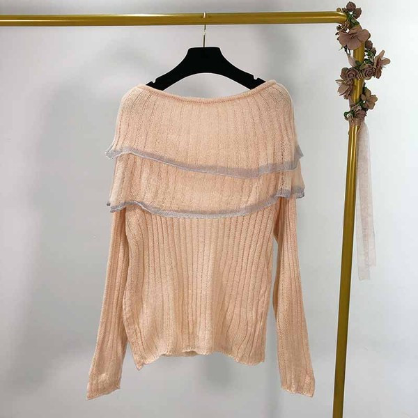 Vékony kötésből készült női blúz