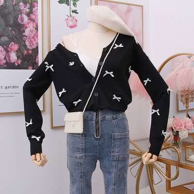 Vestă modernă de damă în alb, negru și verde