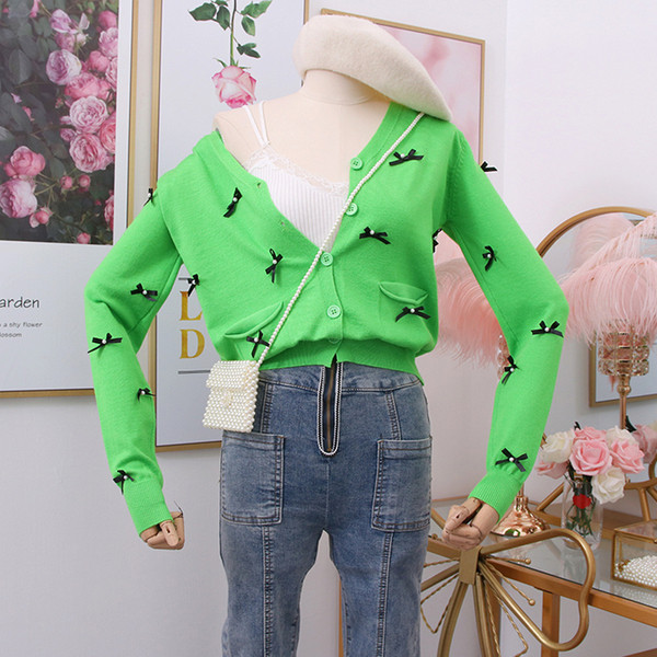 Vestă modernă de damă în alb, negru și verde