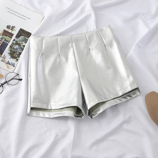 Pantaloni scurti moderni de dama din piele ecologica in negru si argintiu