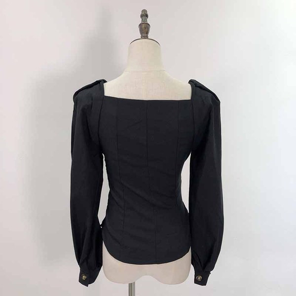 Bluză de damă cu decolteu pătrat și mâneci lungi