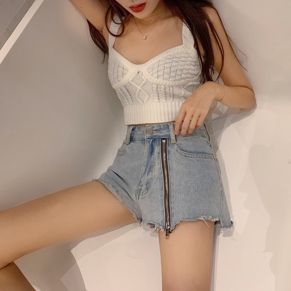 Aktuális női rövidnadrág két színben, cipzárral