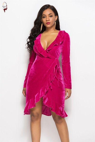 Stílusos női ruha hosszú ujjal, mély dekoltázssal, több színben