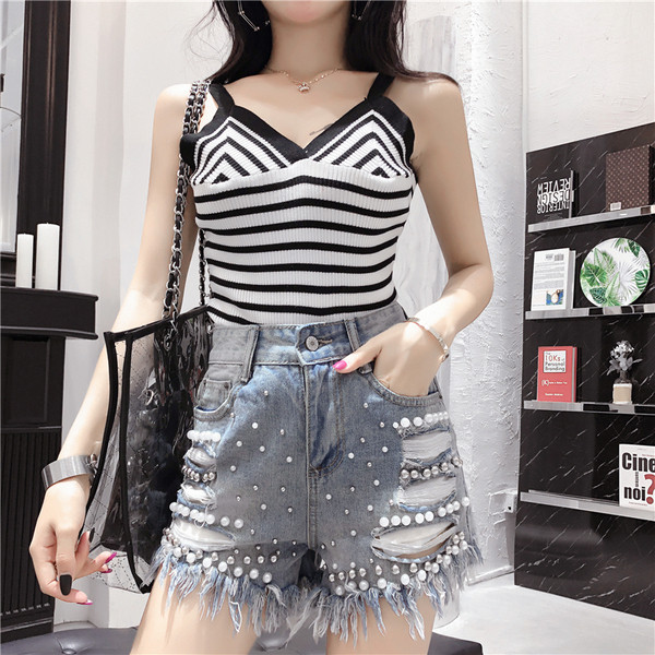 Pantaloni scurți de damă actuali cu perle decorative