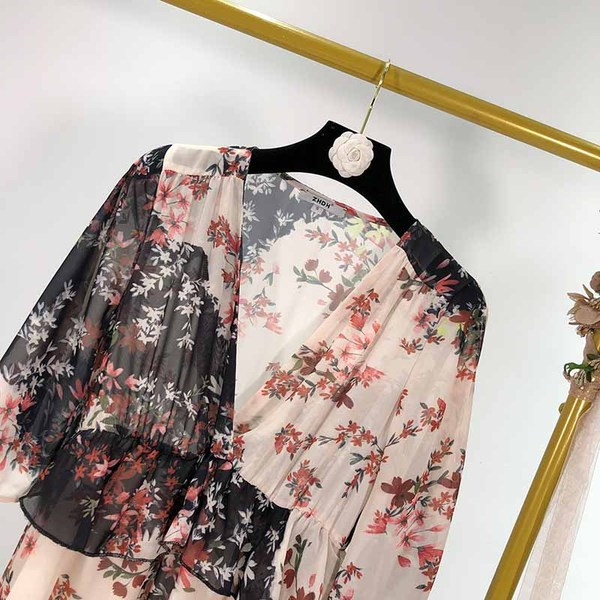 Rochie lunga de dama cu model floral si decolteu in V