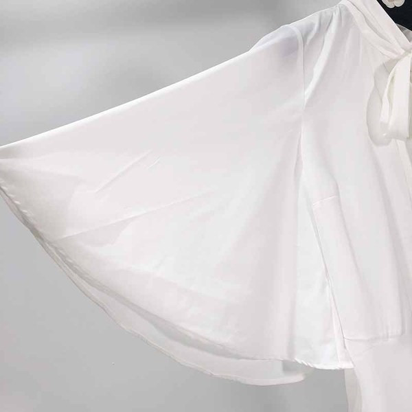 Cămașă lungă de șifon de damă cu mâneci lotus în alb