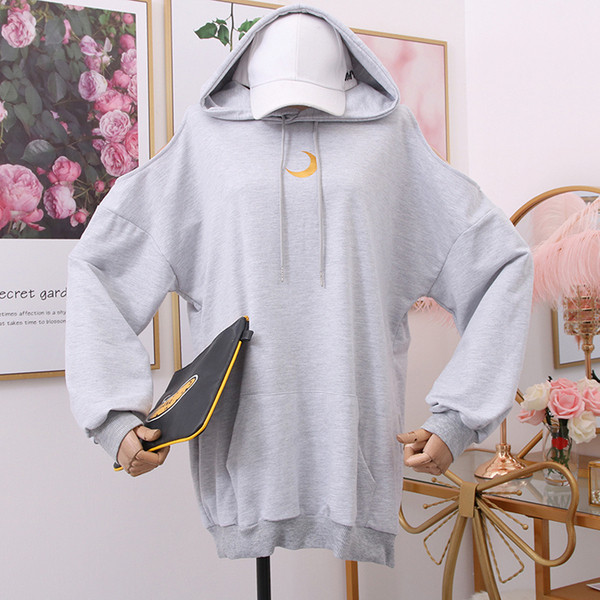 Bluză de damă sport model nou cu glugă în culorile gri, alb și negru