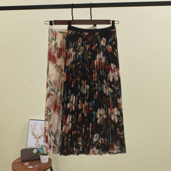 Fusta de dama plisata cu aplicare de culoare in mai multe culori